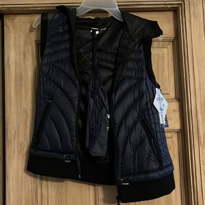 Bernardo puffer down vest size xs navy